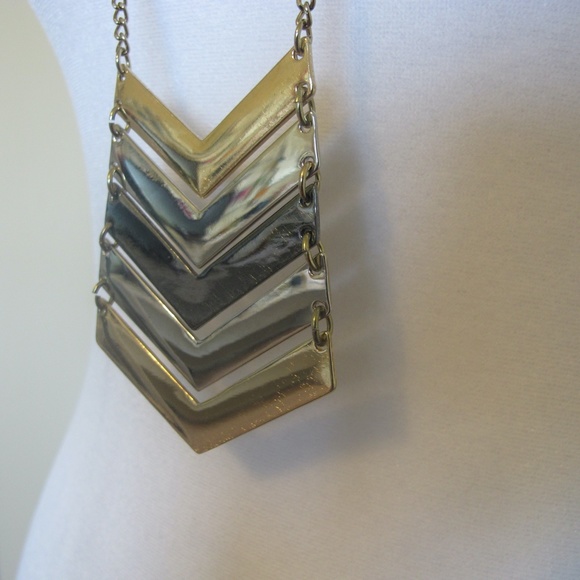 🔴🔴🔴SOLD🔴🔴🔴Express Women's Necklace Chevron Silver & Gold GUC - Picture 4 of 4
